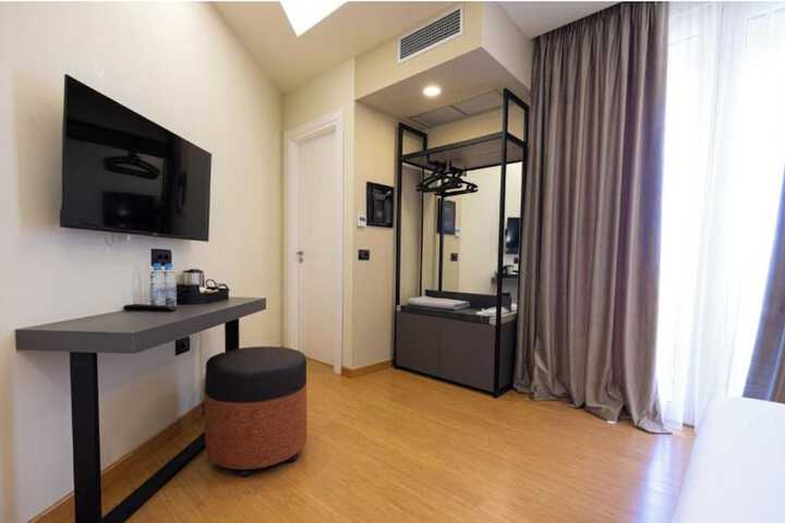 Room 9 of 17