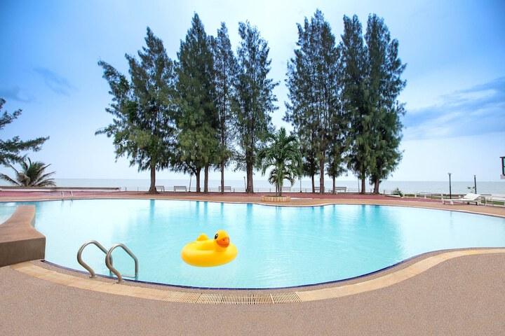 Hotel Pool