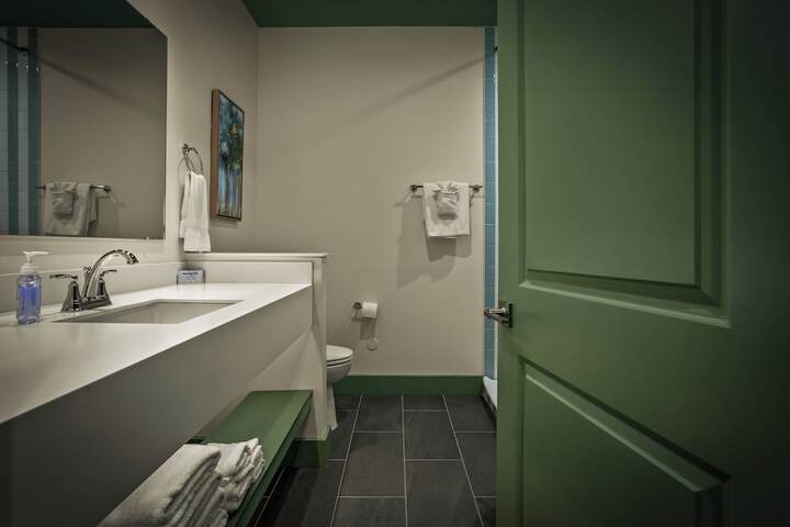 Room 42 of 111