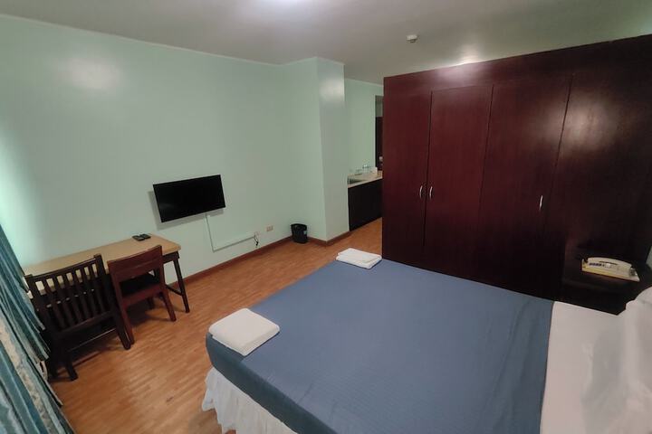 Room 6 of 31