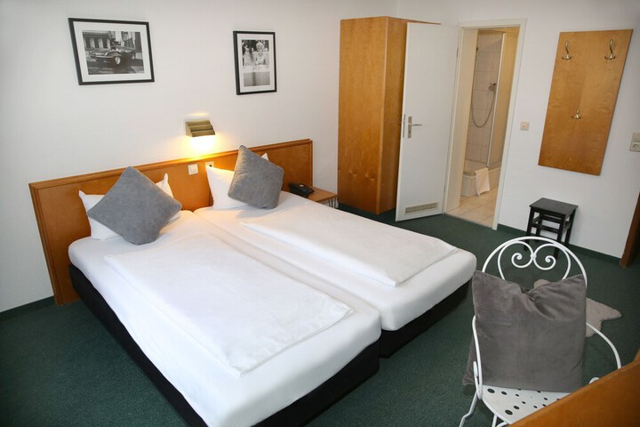 Room 12 of 36
