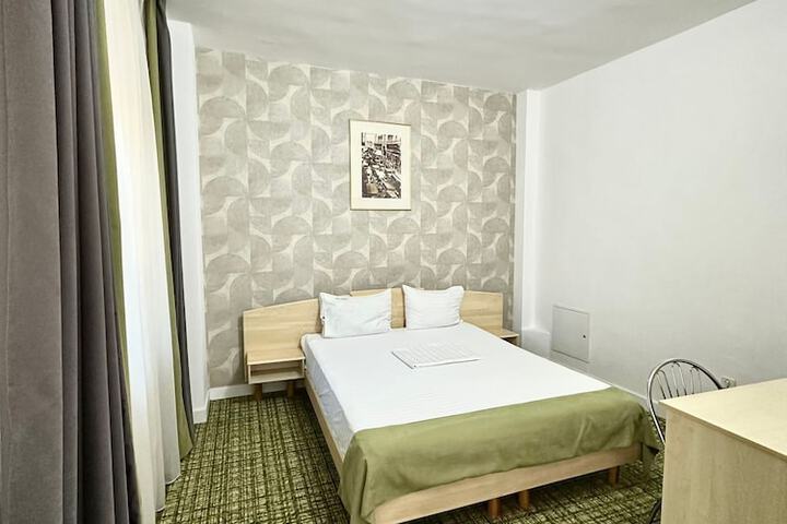 Room 17 of 34