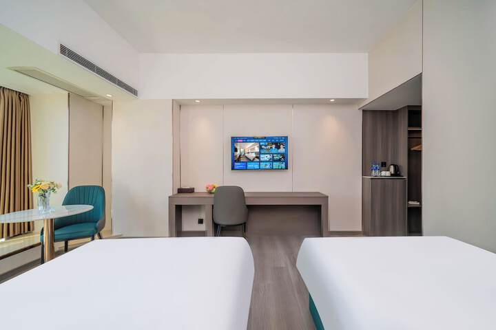 Room 10 of 41