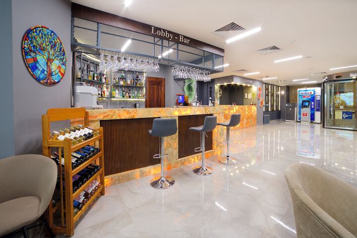 Entrance & Lobby
