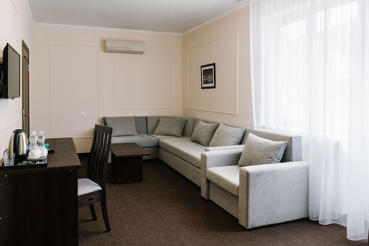 Room 4 of 43