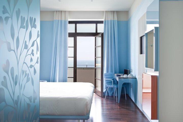 Room 19 of 49