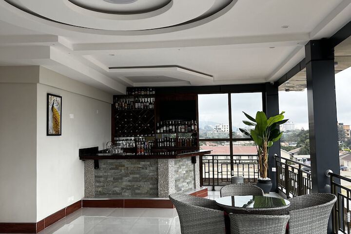 Lounge 29 of 44