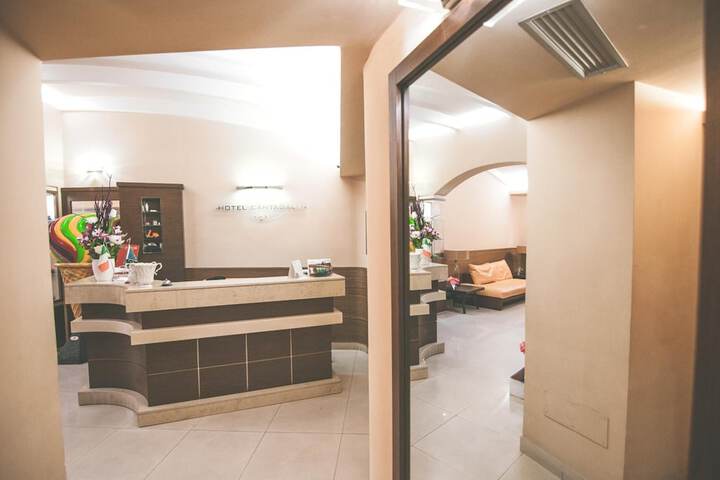 Entrance & Lobby