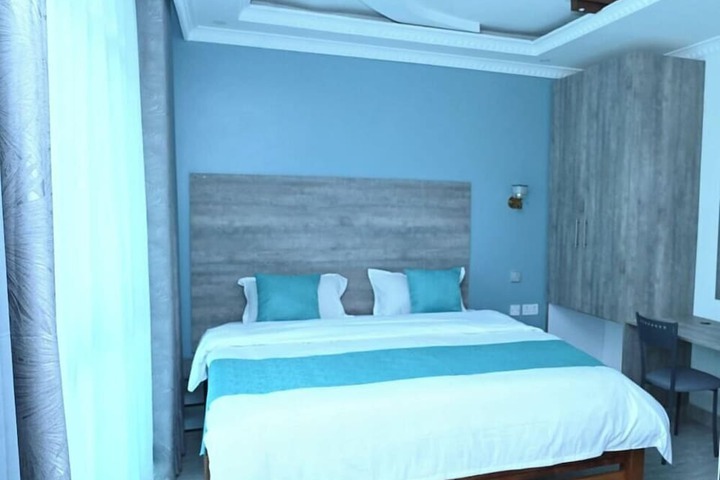 Room 4 of 27