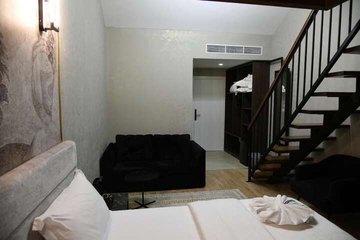 Room 4 of 56