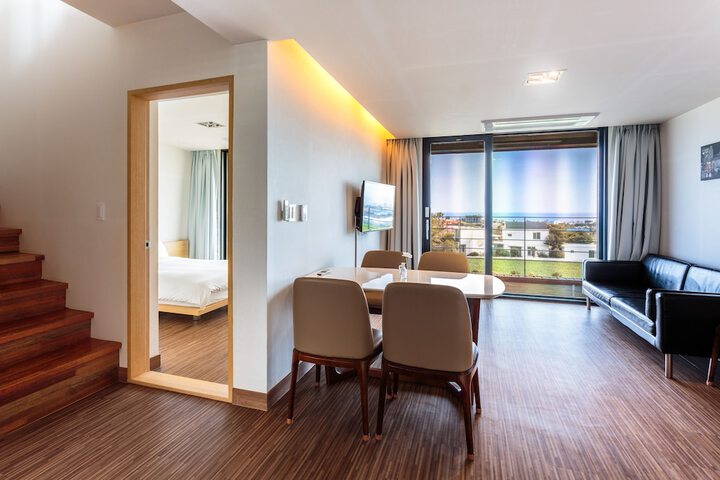 Room 3 of 69