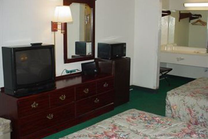 Room 4 of 10