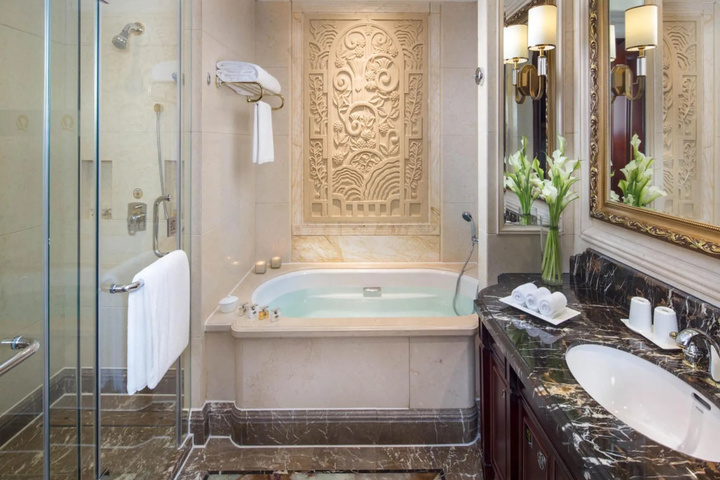 Room 4 of 5