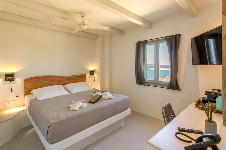 Room 6 of 73