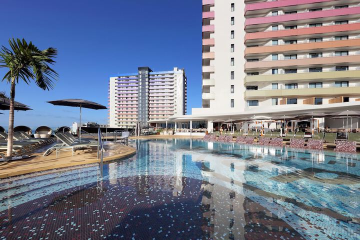 Pool 53 of 140