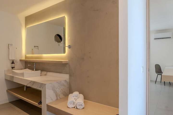 Room 42 of 90