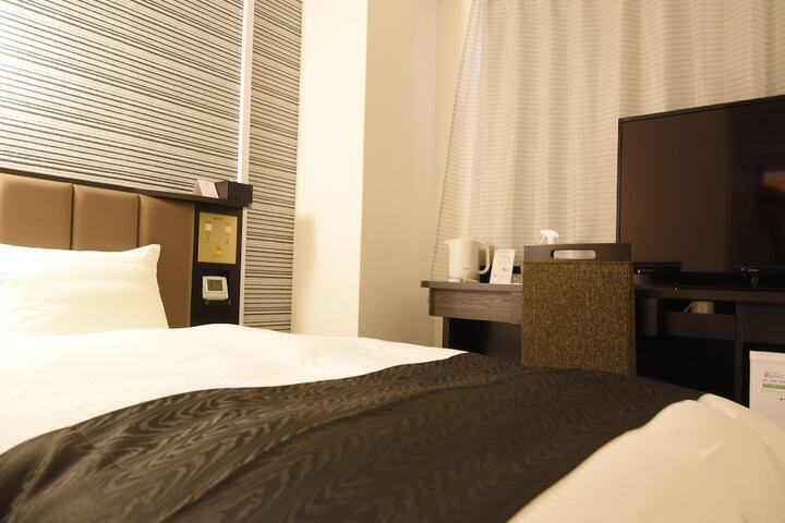 Room 14 of 36