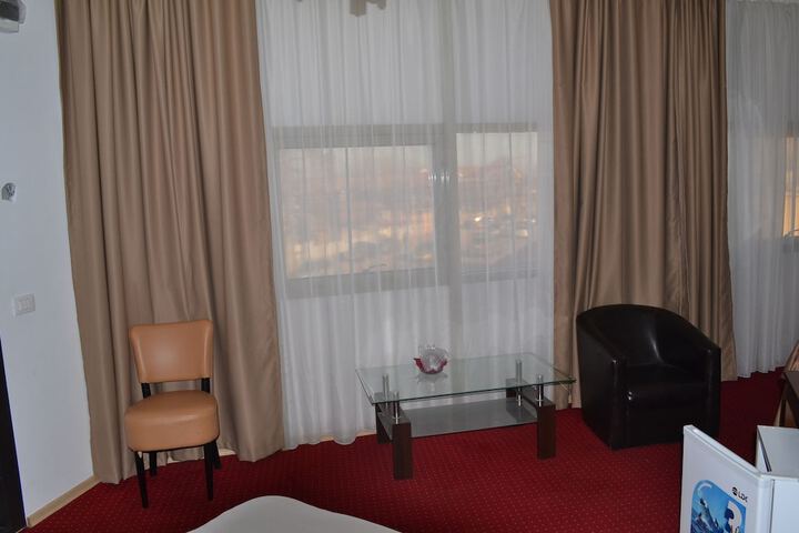 Room 9 of 21