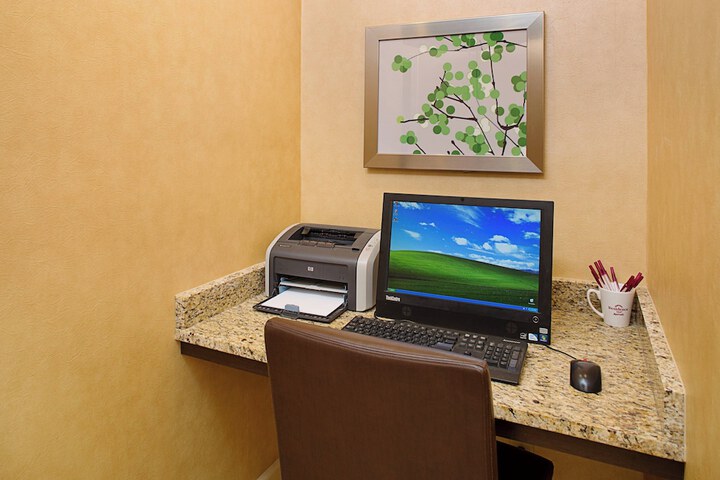 Business Center 21 of 23