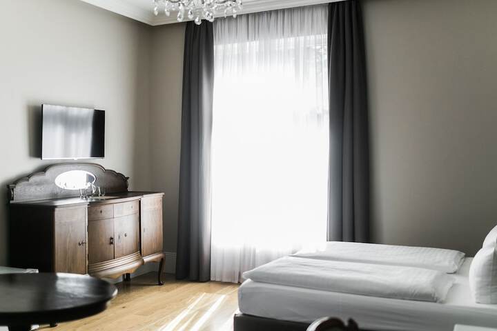 Room 12 of 42