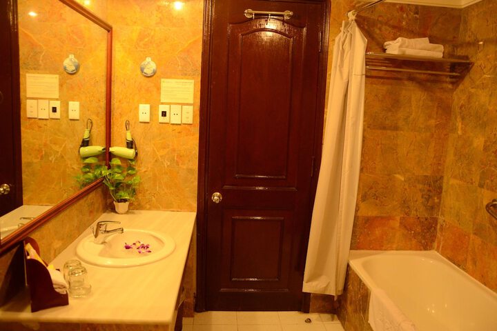 Room 12 of 35