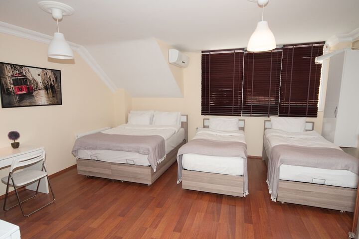 Room 5 of 27