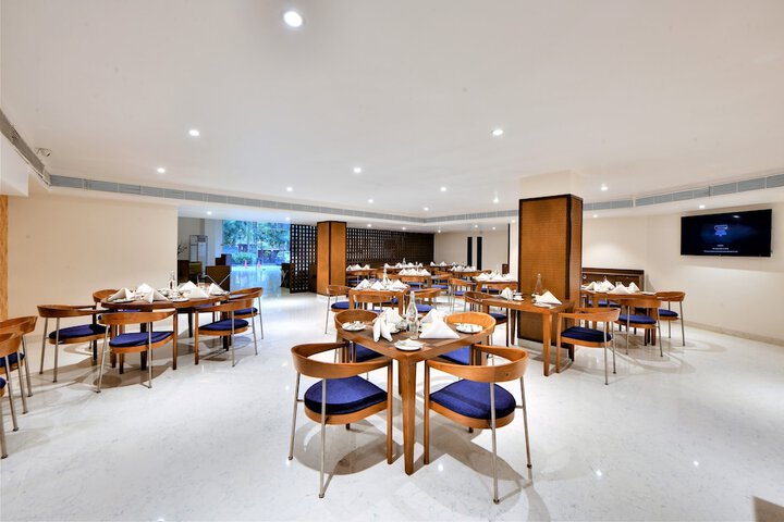 Dining 39 of 64