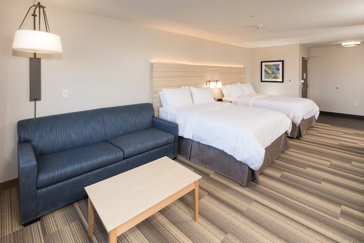 2 Queen Beds (6 of 10)
