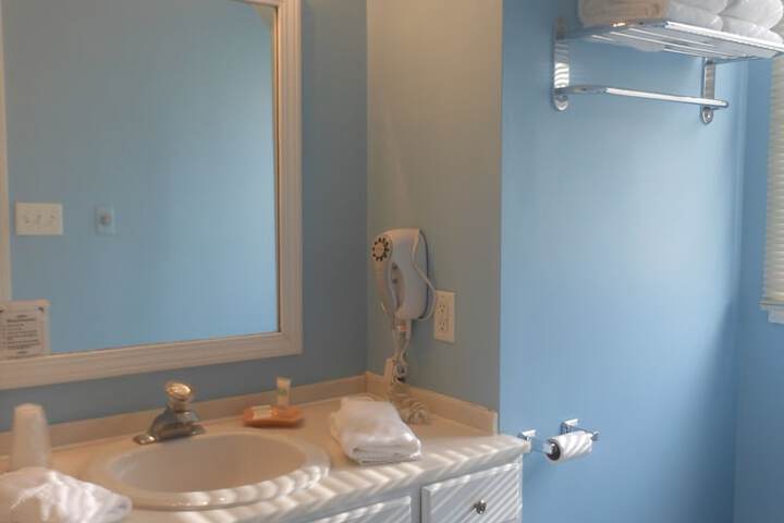 Bathroom sink