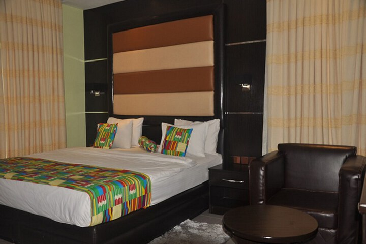 Room 7 of 18