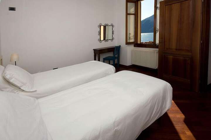 Room 3 of 20