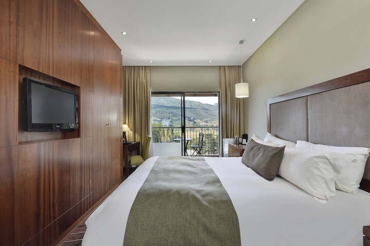 Room 27 of 102