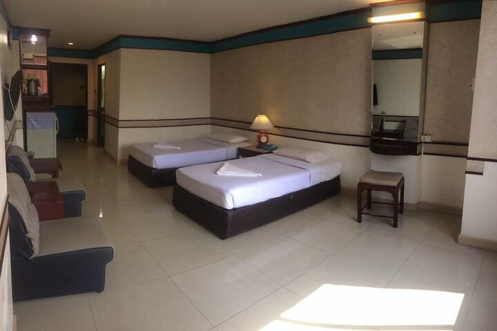 Room 42 of 147