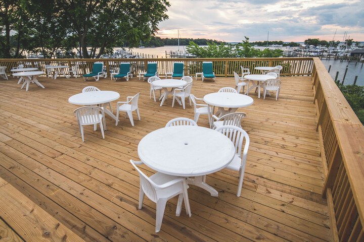 Sundeck 56 of 70