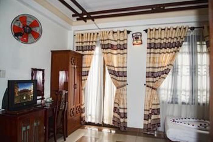 Room 6 of 24