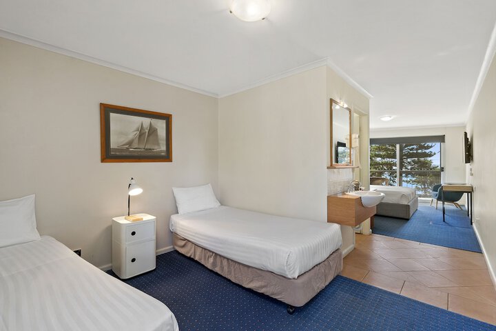 Room 5 of 116
