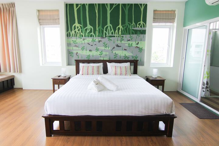 Room 14 of 80