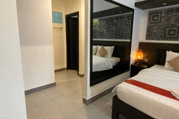 Room 51 of 298