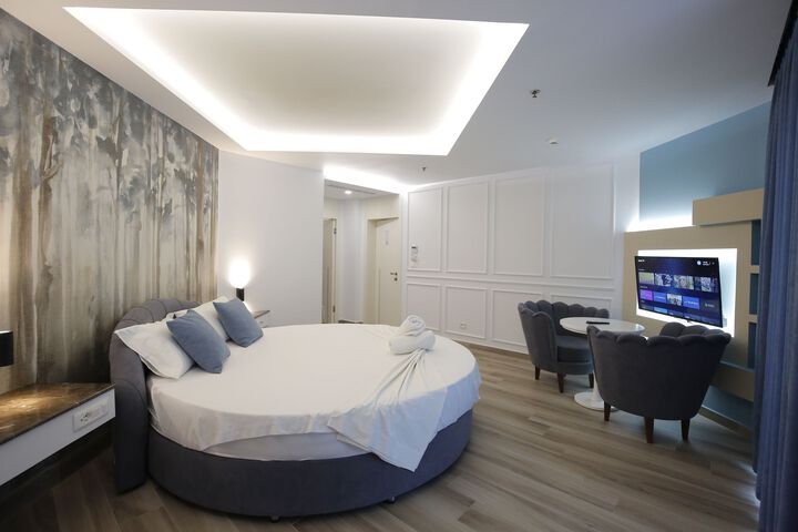 Room 4 of 6