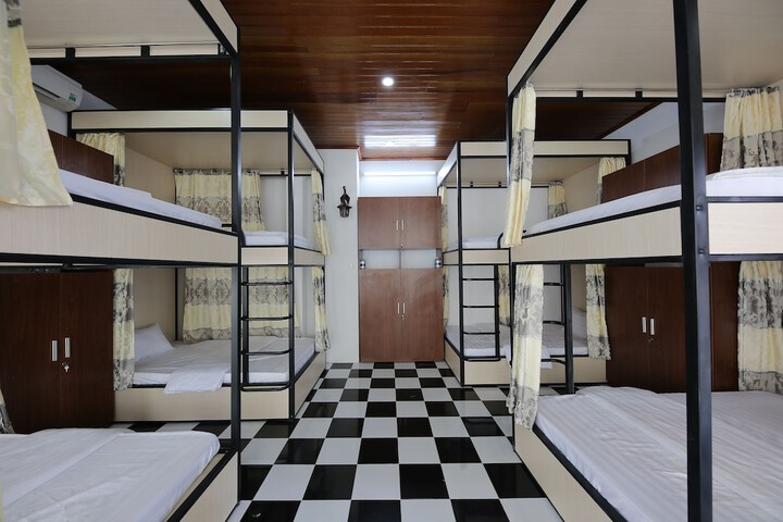 Room 3 of 16