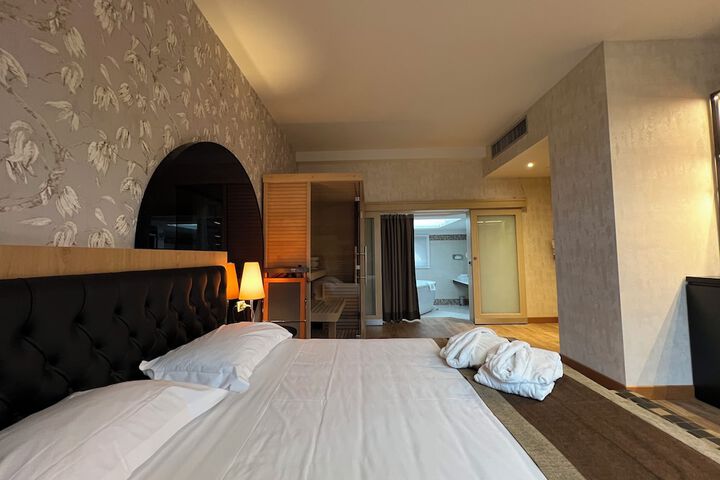 Room 136 of 233