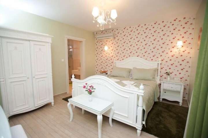 Room 13 of 66