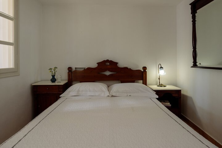 Room 6 of 63