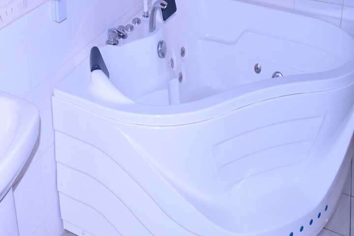Hot Tub 60 of 78