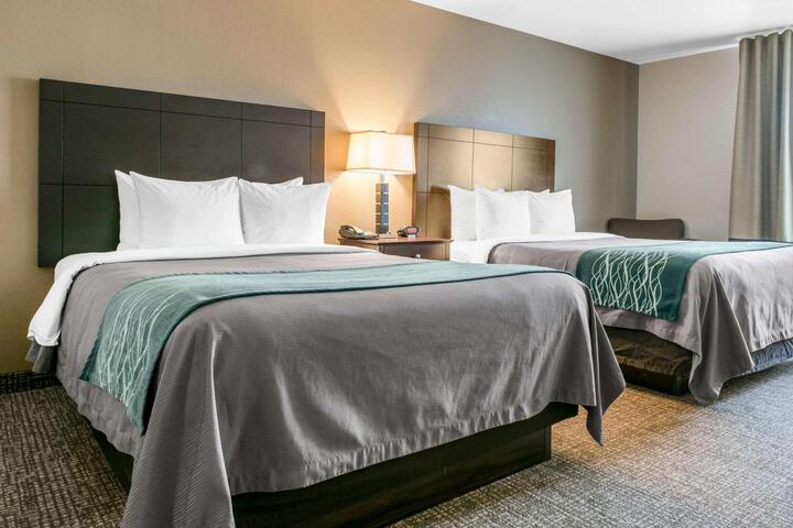 2 Queen Beds (1 of 3)