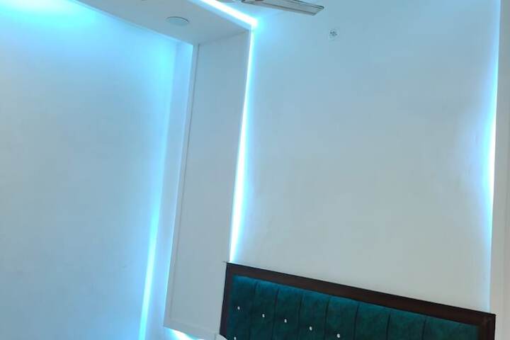 Room 5 of 19