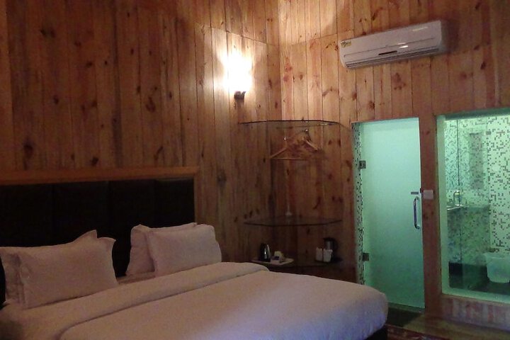 Room 5 of 31