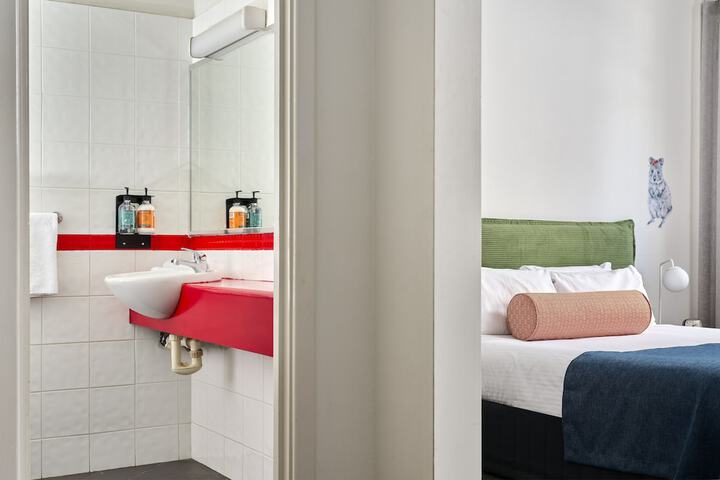 Room 21 of 27