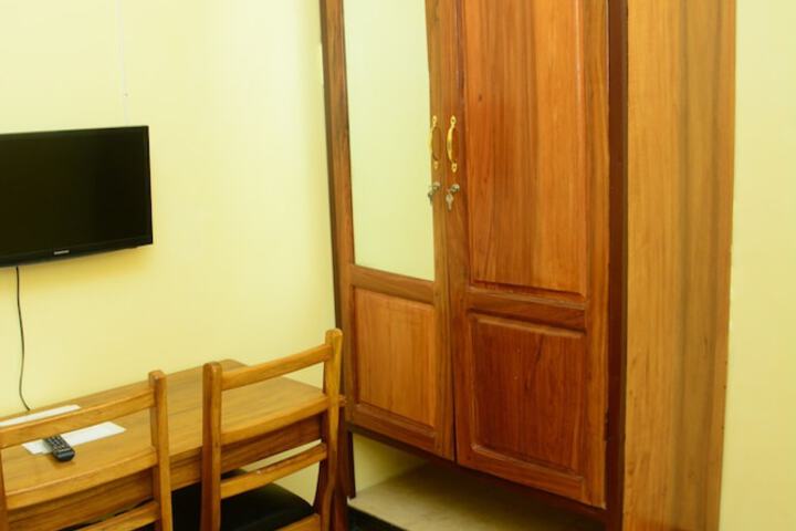 Room 9 of 17