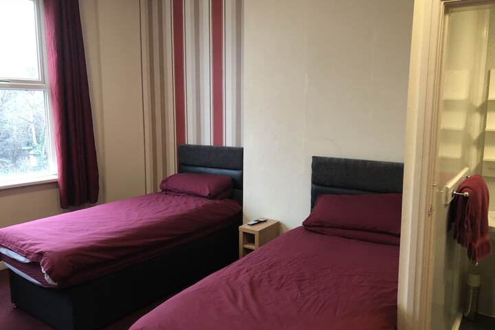 Room 6 of 33